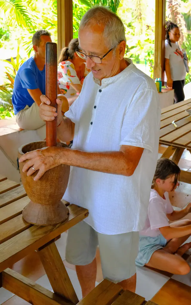 Atelier de transformation artisanale du cacao Kaz à Vanille Trinité Martinique fabrication