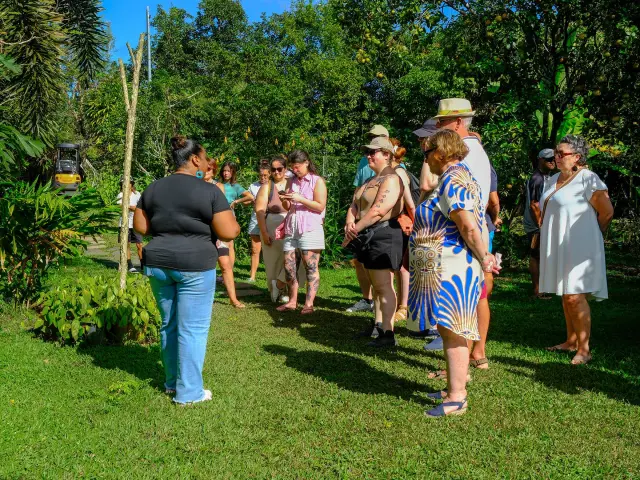 Visite guidée immersive de la vanilleraie Kaz à Vanille Trinité Martinique avec guide