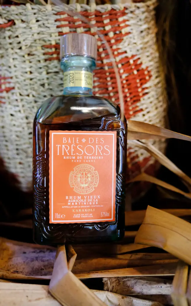 Rhum vieux Karakoli AOC Baie des Trésors Trinité Martinique bouteille de rhum artisanal