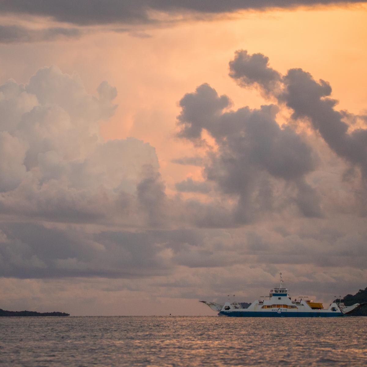 La Barge, Un Transport Du Quotidien | Mayotte Tourisme