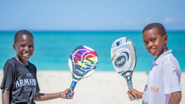 Beach Tennis Mayotte Ilot De Sable Blanc Joueurs Sport Lagon Sable 9453 Original (1)