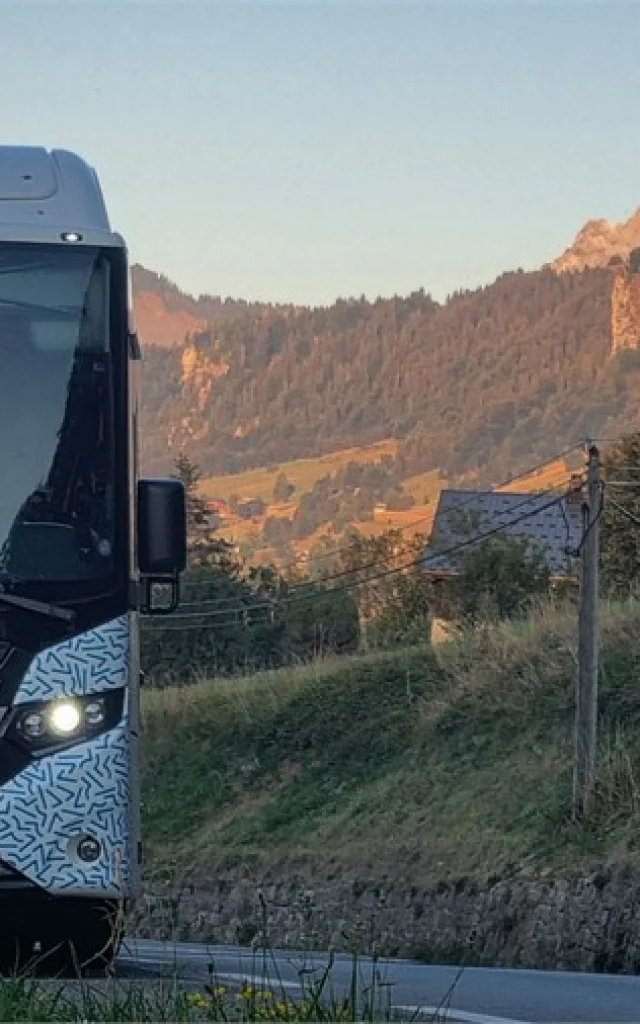 82 Sat 83 Zac Warens Zoom 1