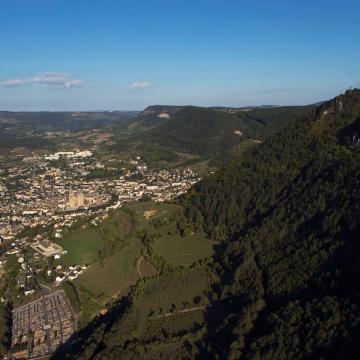 causse-de-mende-activit-s-loisirs-de-pleine-nature-en-for-t-proximit