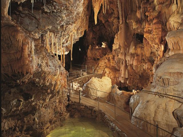 Grotte de Dargilan - Salle De La Fontaine Horizontale