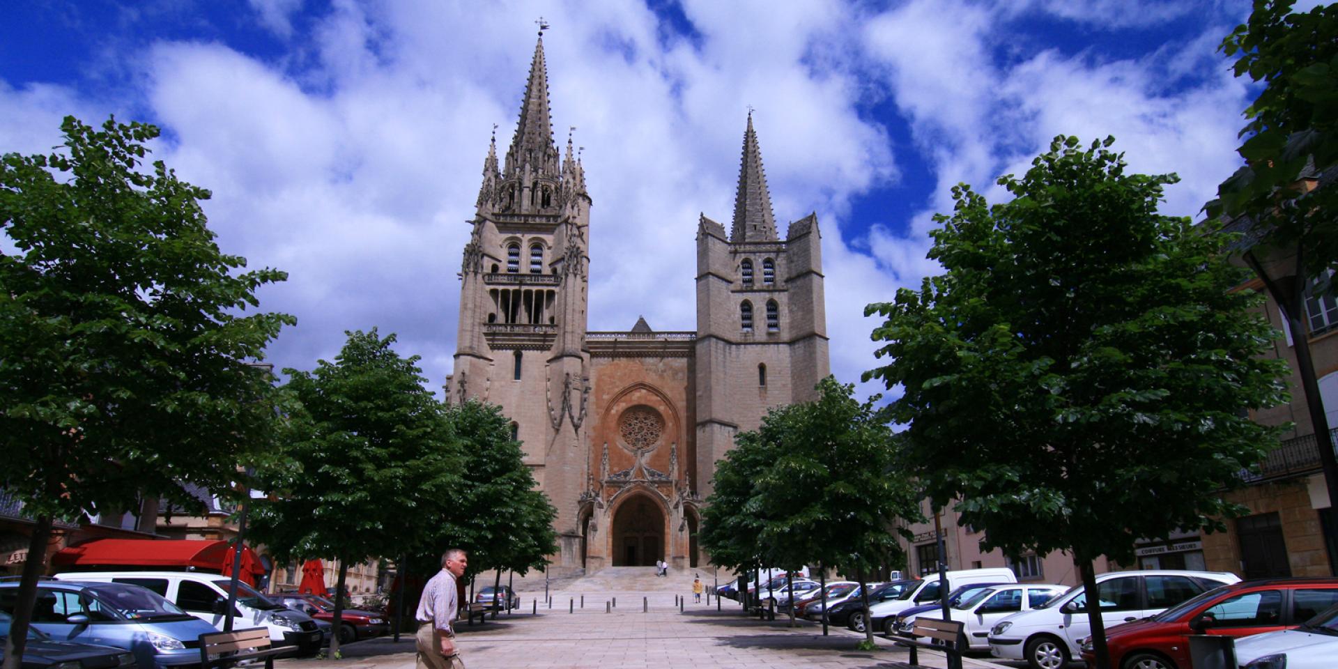 La Cathédrale de Mende édifice gothique monumental en Gévaudan Lozère