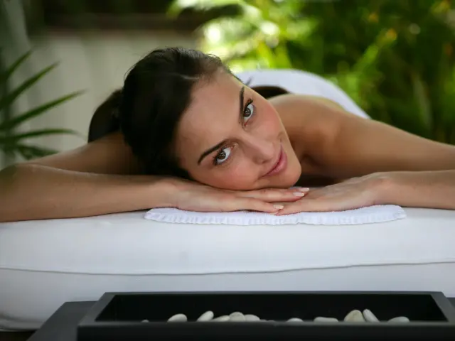 Vrouw ontspant gezicht ©phovoir