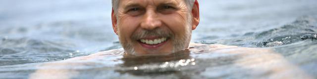 Homme Senior Piscine 1©phovoir