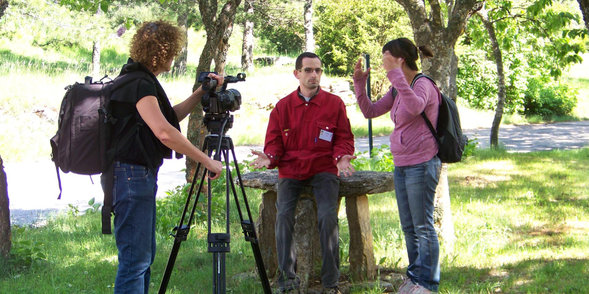 Filmen voor de grot van Aven Armand