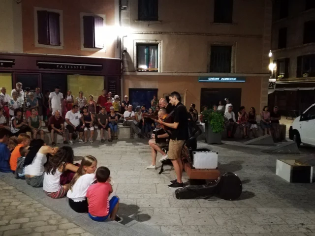 Shelta en concert nocturne à Mende