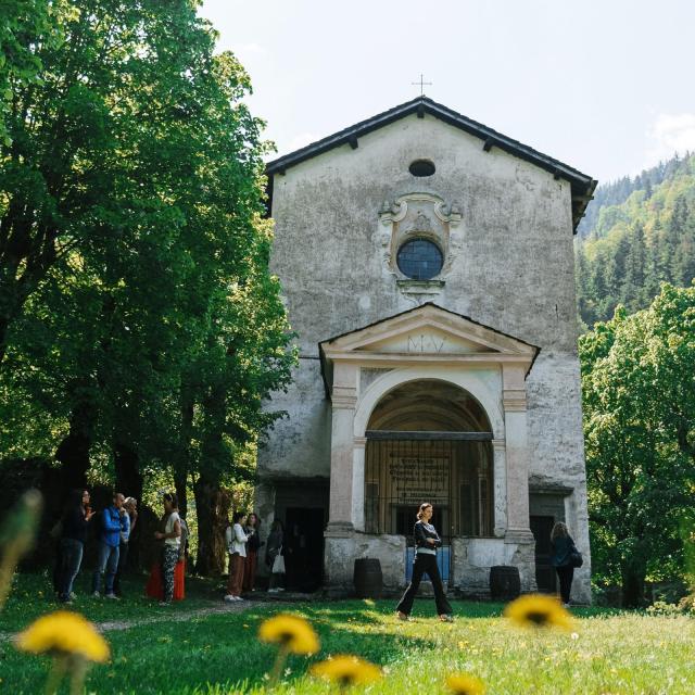 Chapelle-Notre-Dame-des-Fontaines-en-exterieur-La-Brigue-.jpg