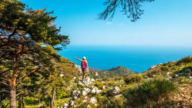 Randonnee Sur Les Hauteurs De Castellar Isabelle Fabre Min