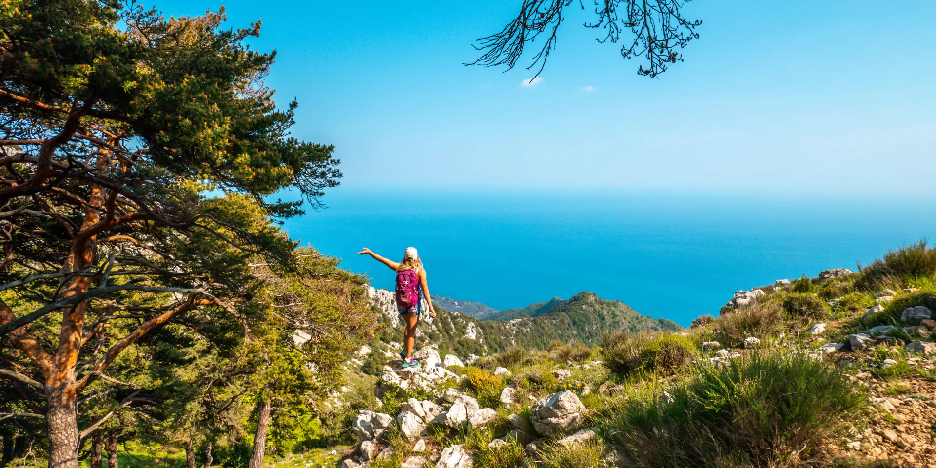 Randonnee Sur Les Hauteurs De Castellar Isabelle Fabre Min