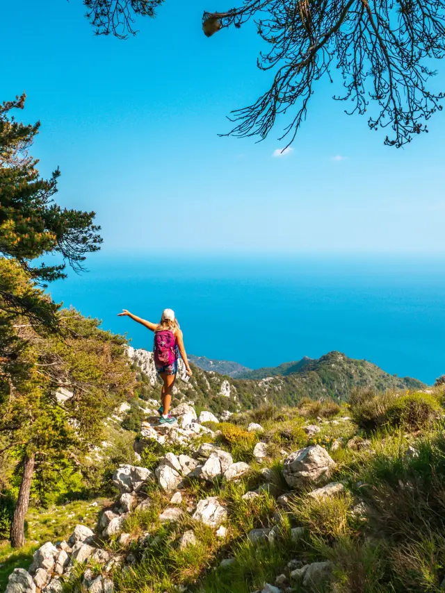 Randonnee Sur Les Hauteurs De Castellar Isabelle Fabre Min