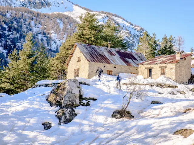 Escursioni con le racchette da neve a Casterino Laurie Cornillon