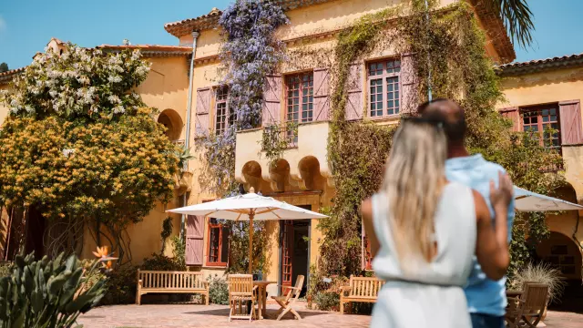 Couple in the Jardin Botanique Val Rahmeh in Menton @pangovisual