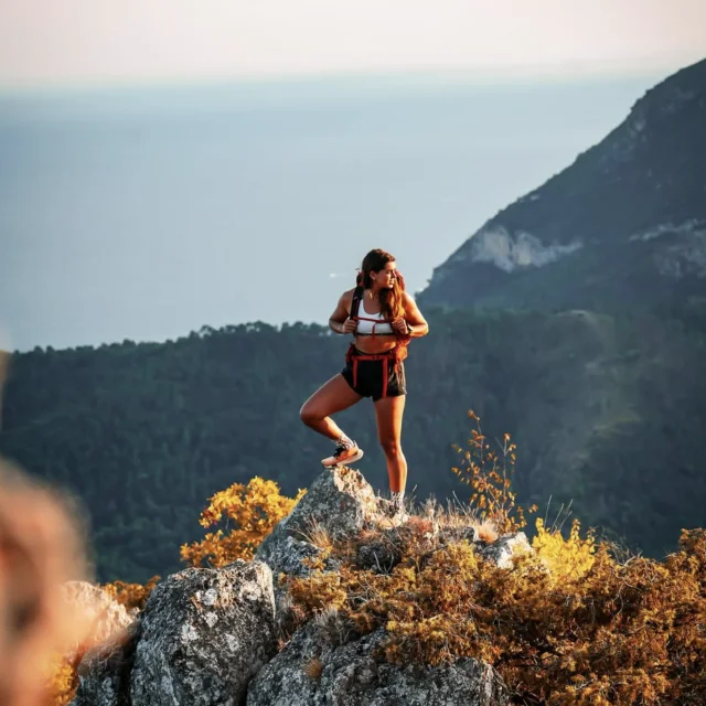 Camille Auriole Sur Le Rocher De Sainte Agnes