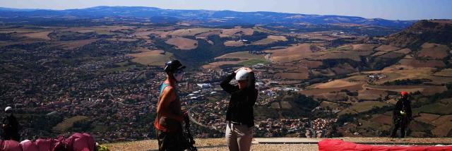 Paragliding Pouncho Activiteiten Natuur 13 Millau Laetitia Rozijn Robert