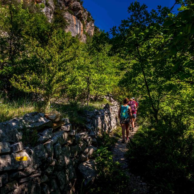 Rando Aerienne Villages Troglodytiques Aventure 6 Gorges Du Tarn Laetitia Raisin Robert