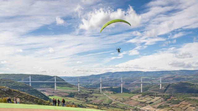 Vol En Parapente Face Au Viaduc De Millau Activites Nature 1 Millau @alexevil12