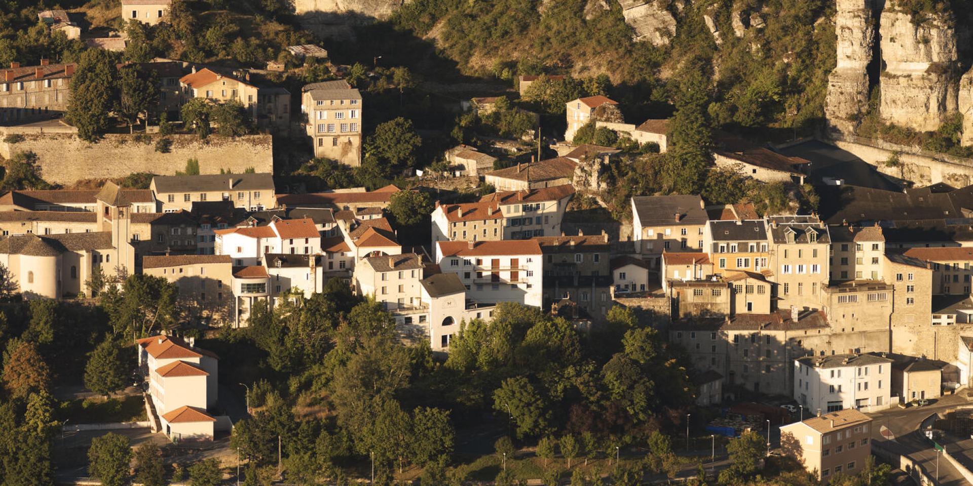 Vista aérea de Roquefort Sur Soulzon 5grands Sites Midi Pyenees