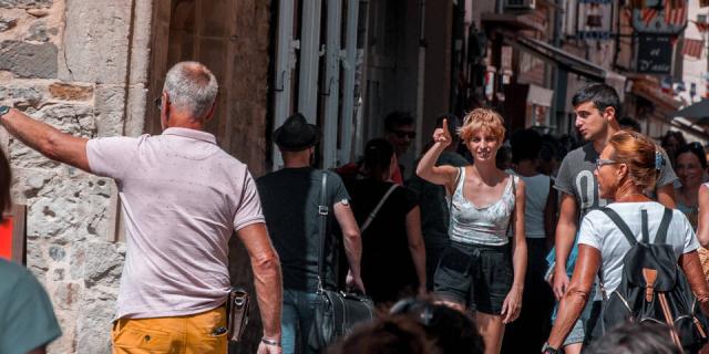 Rue droite, shopping street in Millau