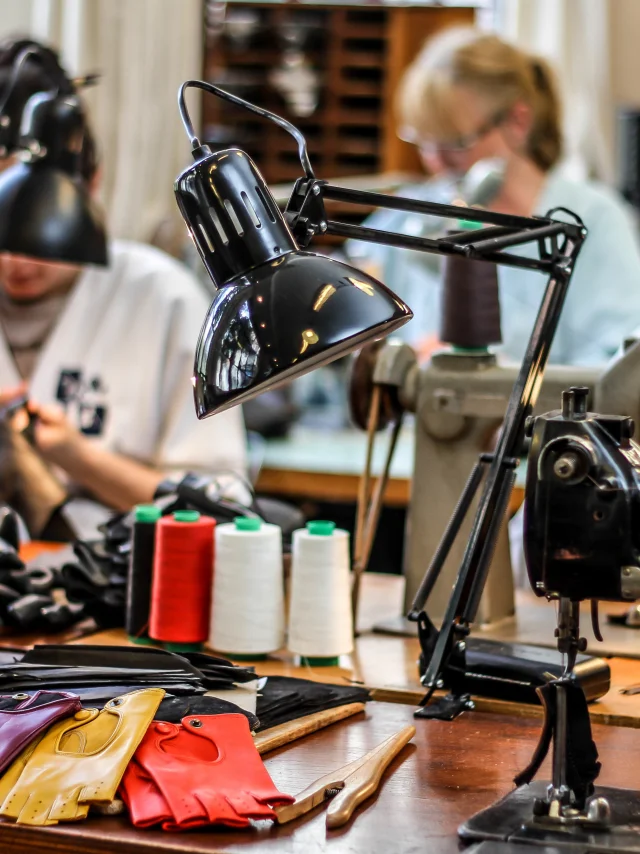 Ganterie Fabre Producteurs 43 Office De Tourisme Millau Credit Greg Alric