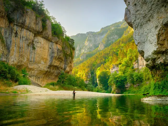 Peche Dans Les Gorges Du Tarn Copyright Remi Flament Pact Gdt Crtloccitanie 0037716 Md Min