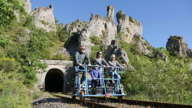 Sejour 6 Le Larzac Du Velorail Sur La Terre Des Templiers Cveloraildularzac 1
