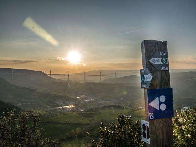 Wegwijzers Viaduc Couchant bekijken