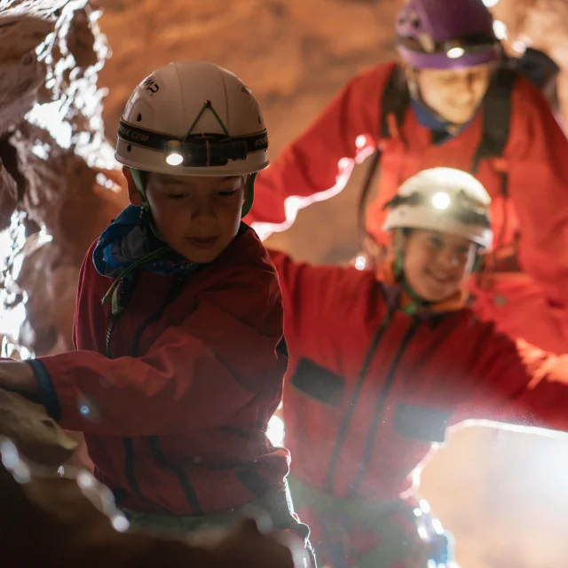 Decouverte Speleologie Enfants Melanie Et Guillaume Min