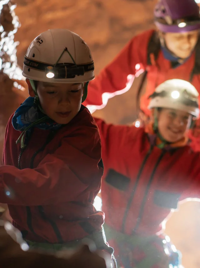 Decouverte Speleologie Enfants Melanie Et Guillaume Min