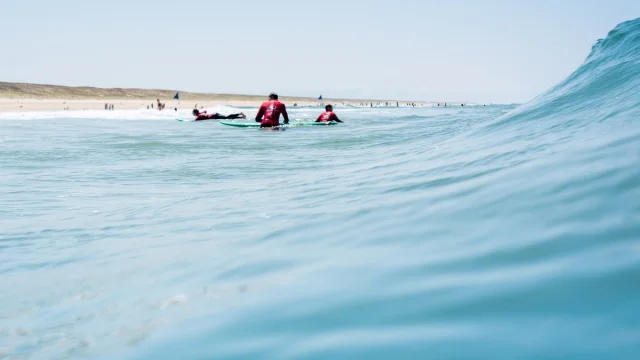 surf dans la vague Mimizan