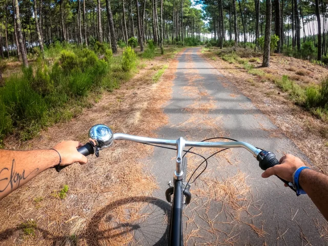 vélo sur la piste cyclable