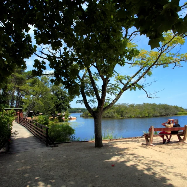 Promenade Fleurie - espace contemplation avec vue sur le lac