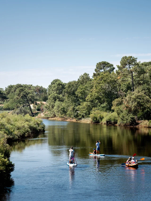 Remar y navegar en canoa por el Courant de Mimizan