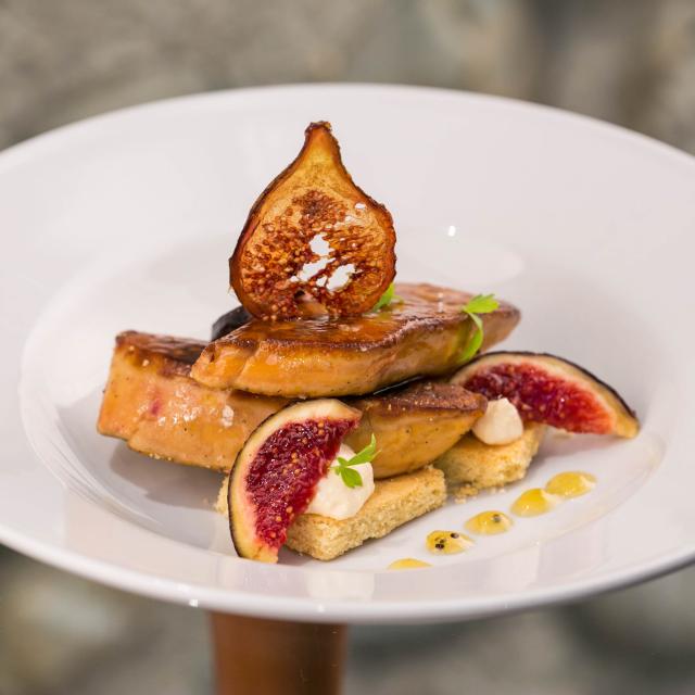 7a413-foie-gras-poele-aux-figues-sable-et-mousse-au-floc.jpg