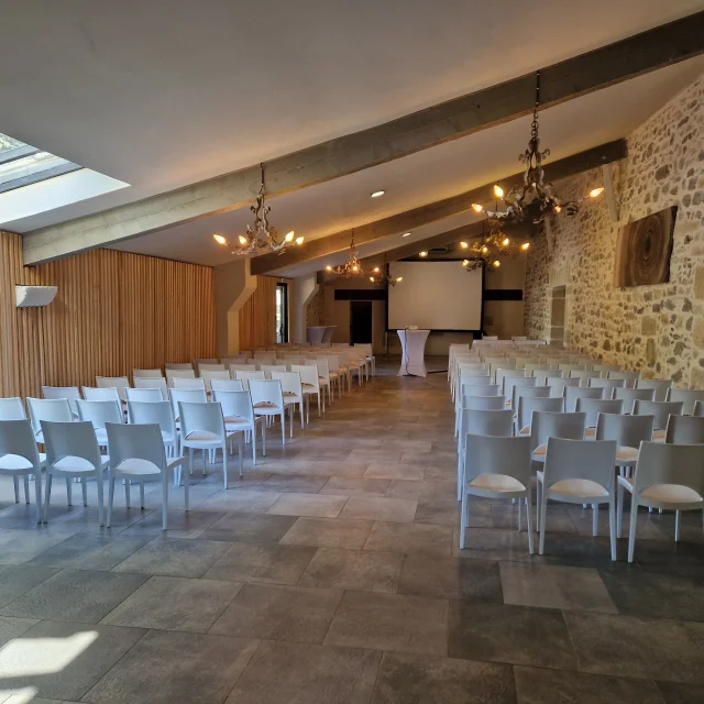Domaine Des Moures Salle 150m2 Theatre 2