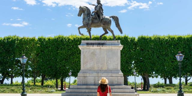 Placedupeyrou_patrimoine_statue_horizontale