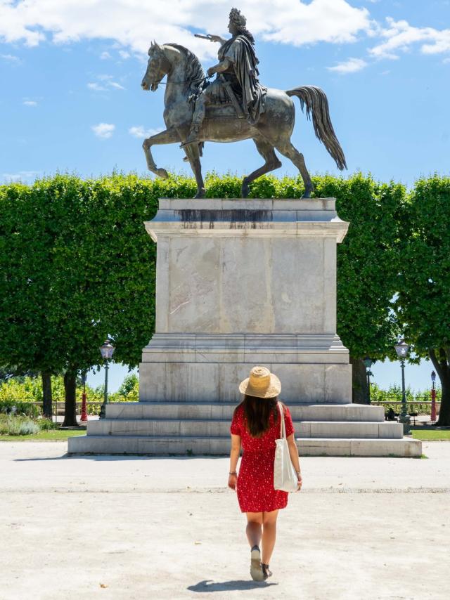 Placedupeyrou_patrimoine_statue_horizontale