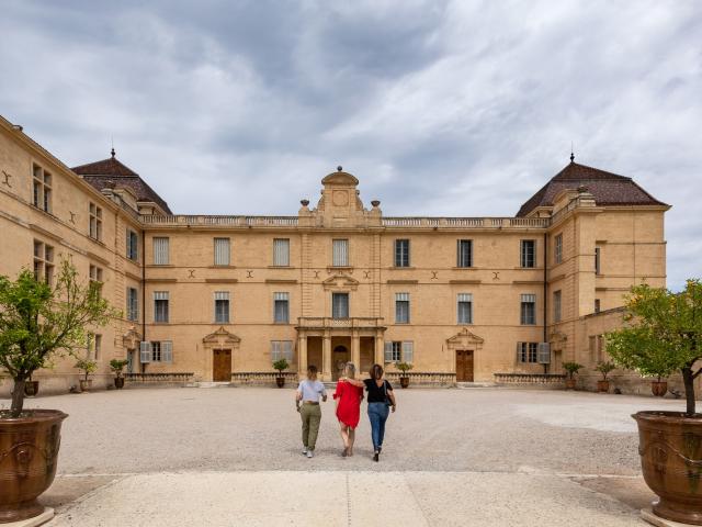 Château De Castries Entree