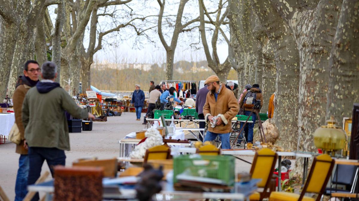 Sunday is flea market day on the Peyrou Montpellier Tourism