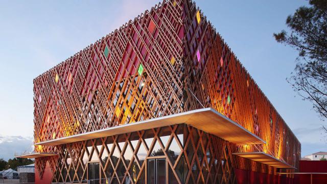 Theatre_JeanClaudeCarriere_DomaineDO_ArchitectureContemporaine