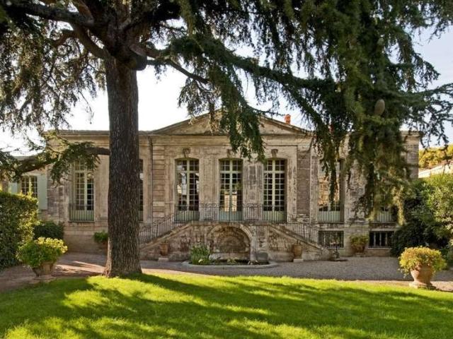 Hotel-Haguenot-Facade-rue-de-la-Merci_format_1180x550.jpg