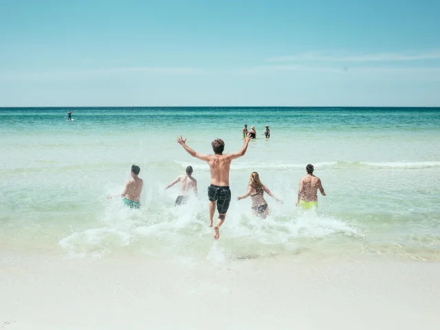Groupe amis EVJF plage Montpellier