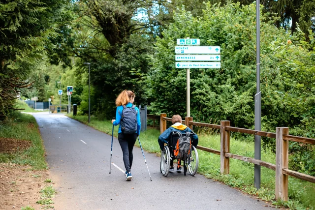 Deux Femmes Se Promenant Sur La Voieverte Ot Monts Du Genevois A.modylevskaia 4346 1920px