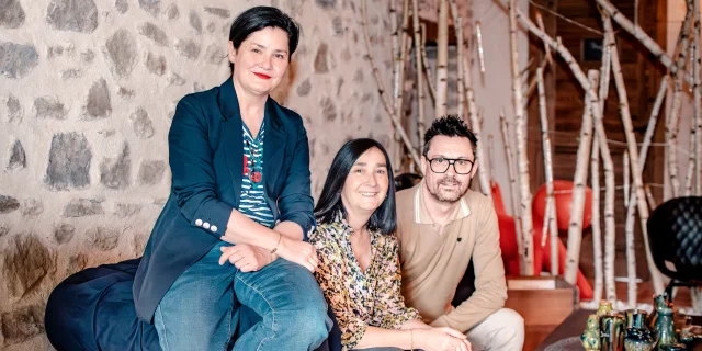 Portrait Van Herrewege Family Auberge De Charly Et Ses Filles Ot Monts Du Genevois Brice Souvansanouk 11530