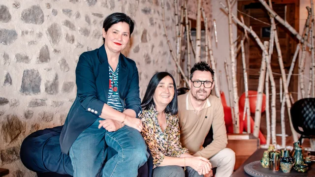 Portrait Van Herrewege Family Auberge De Charly Et Ses Filles Ot Monts Du Genevois Brice Souvansanouk 11530