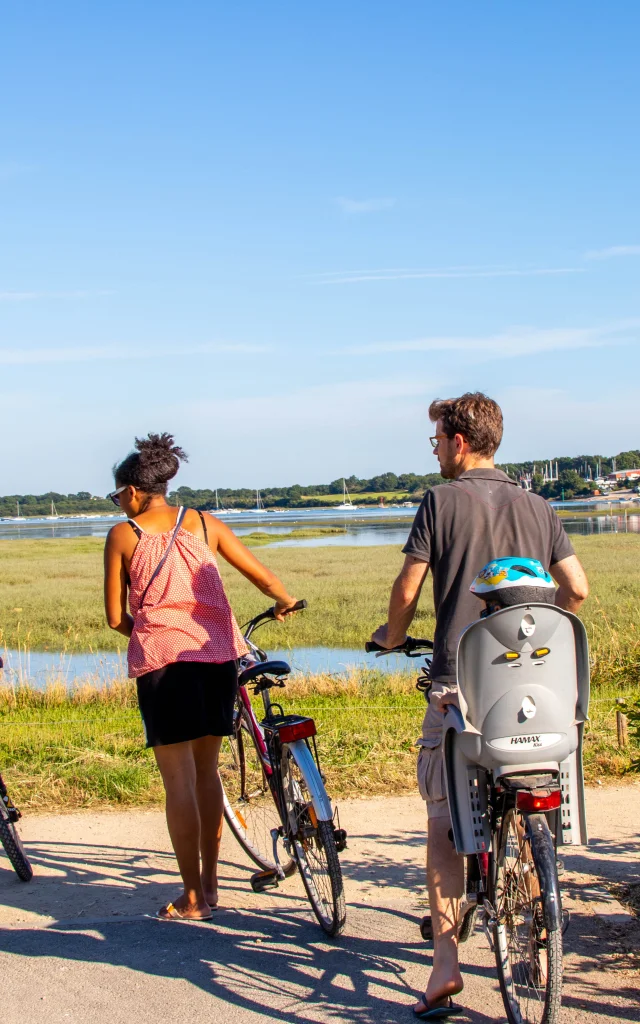 Famille à vélo, Morbihan