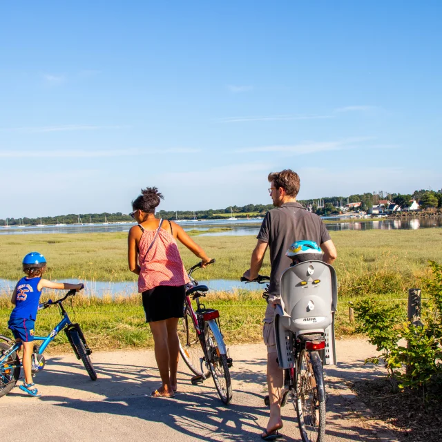 Famille à vélo, Morbihan