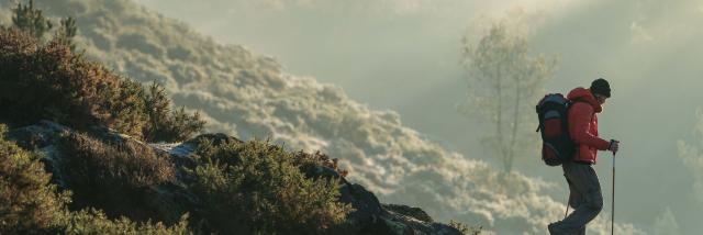 Tréhorenteuc, randonneur au Val sans Retour